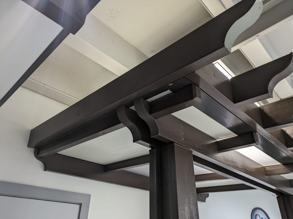 Insulated patio roof in bronze color, L-shaped structure