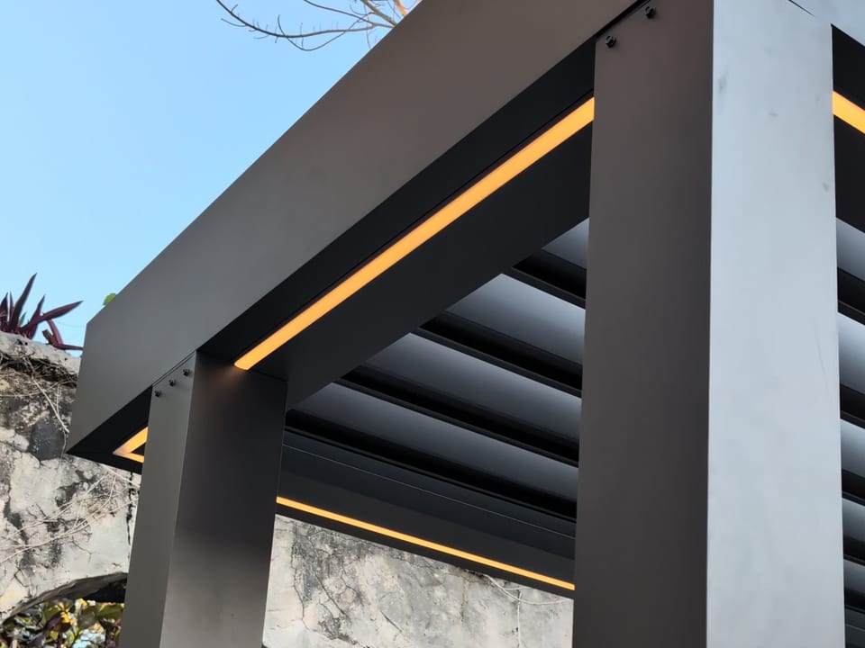 Imagen de detalles de una pérgola de aluminio