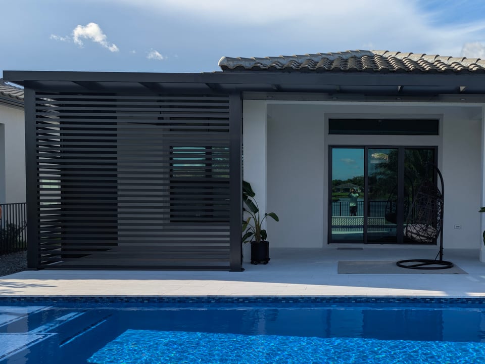 Imagen de detalles de una pérgola de aluminio